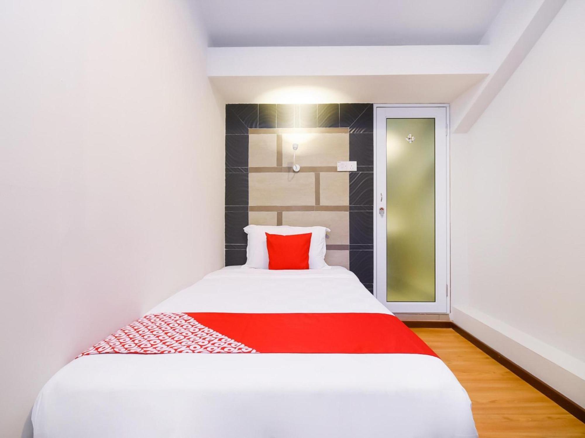 Oyo 1023 La Mirina Boutique Inn Екстериор снимка